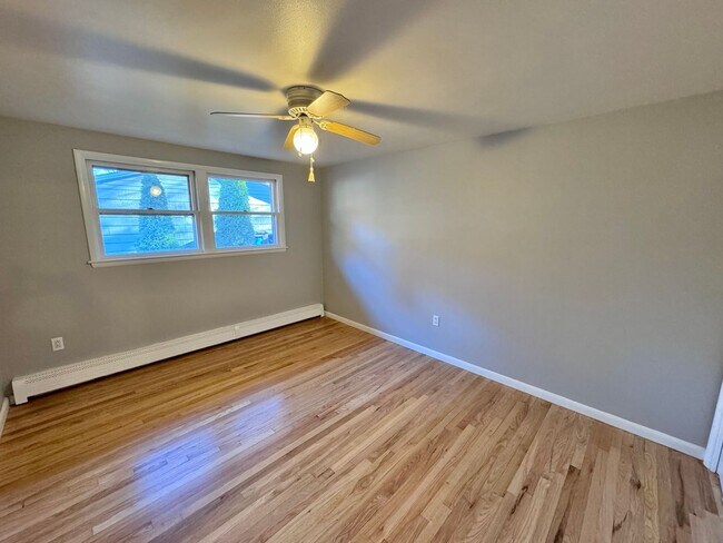 Building Photo - Beautiful Home in Portsmouth!| Showings No...