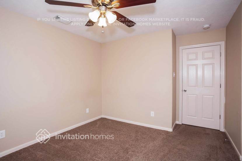 Building Photo - 12226 South Palm Lake Drive