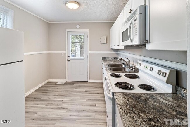 Building Photo - 2509 White Oak Ave