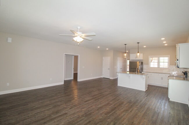 Building Photo - 33 Grove Cir