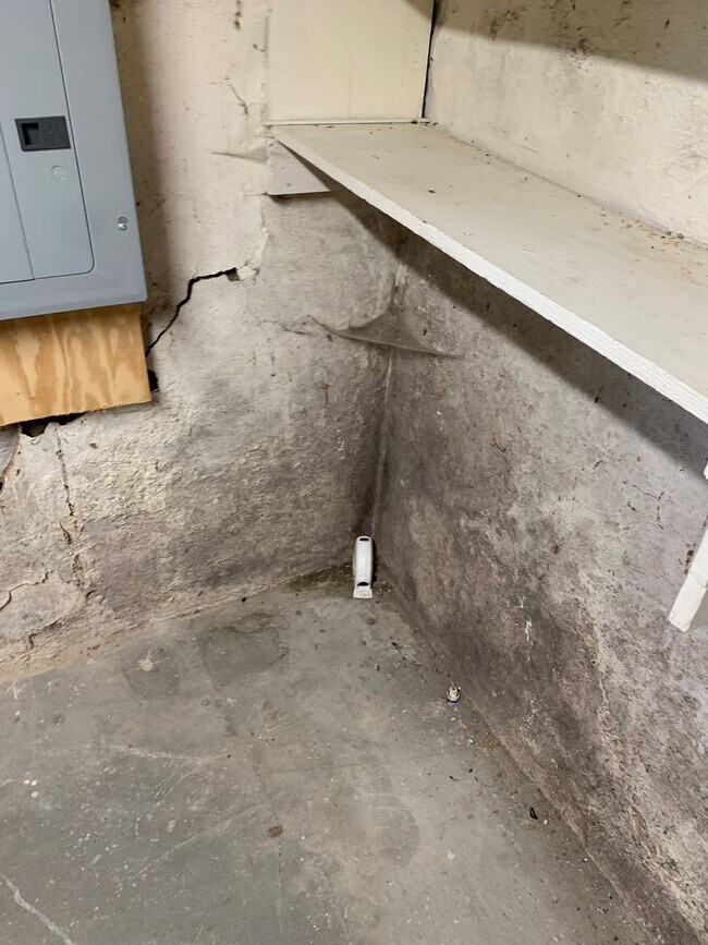 Building Photo - 418 S Orchard St