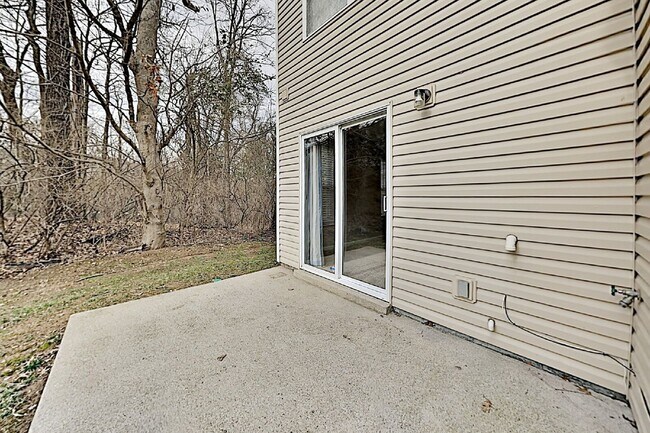 Building Photo - 213 Shadow Glen Dr