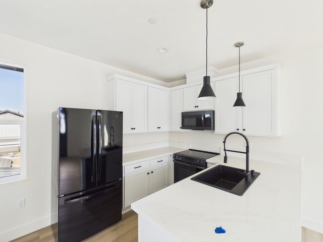 Building Photo - 705 Passion Ct