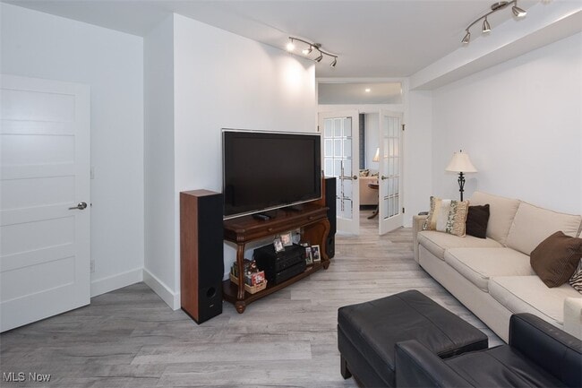 Building Photo - 19000 Lake Rd