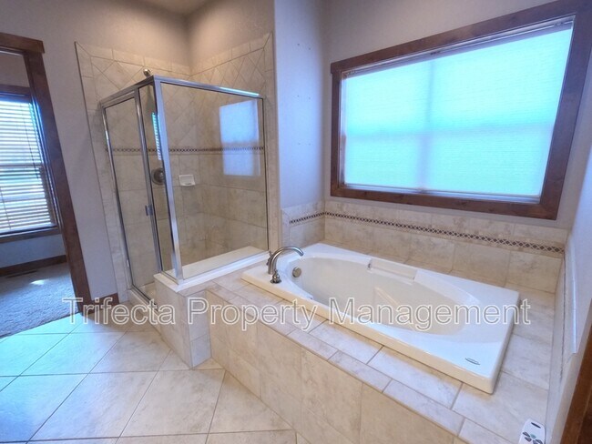 Building Photo - 1032 Hessen Dr
