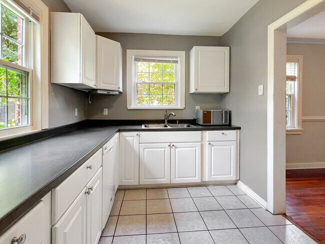 Building Photo - Charming 3-Bedroom Brick Colonial in Edgewood