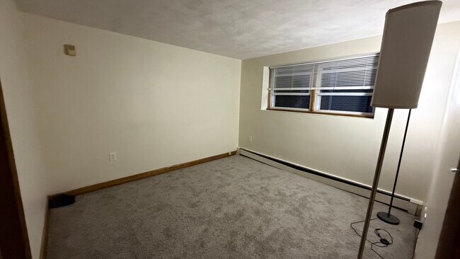 Building Photo - 122 Lantern Rd
