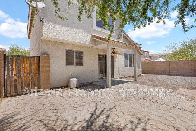 Building Photo - 1525 E Betsy Ln