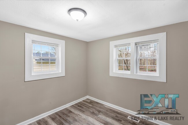 Building Photo - 3 bedroom, 1 bathroom home located in Lawrenceville, VA