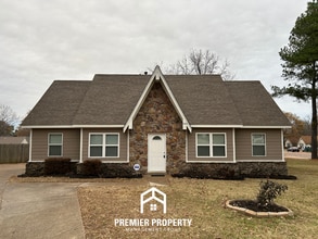 Building Photo - Spacious 5 Bedroom Home for Rent in Southaven, MS | Hardwood Floors, Fireplace & Fenced Yard
