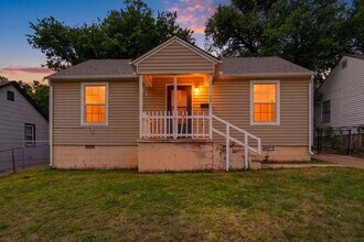 Building Photo - 1305 Bellevidere Dr