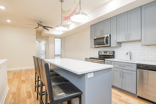 Building Photo - 1825 N Bouvier St