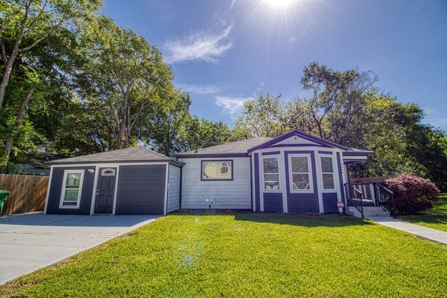 Building Photo - 6649 Lozier St