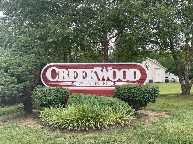 Building Photo - Creekwood Park Townhomes -SPECIAL FALL DEA...