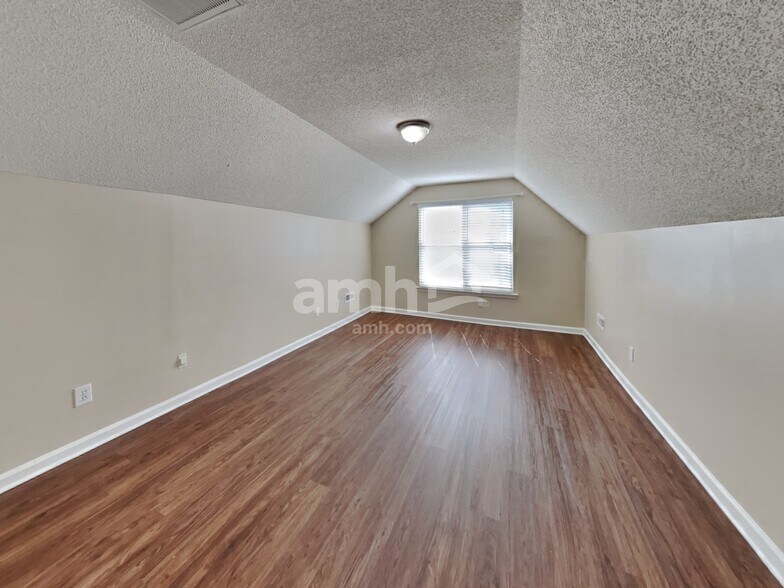 Building Photo - 11618 English Oak Ln