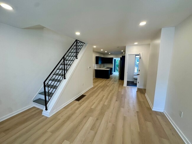 Building Photo - Fully renovated, bright, and spacious 3-bedroom, 1.5-bath home in an amazing location.