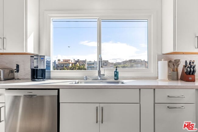 Building Photo - 29 Lighthouse St