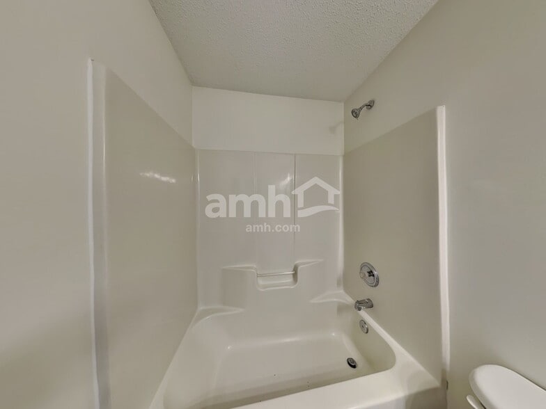 Building Photo - 1031 Sparrow Valley Way