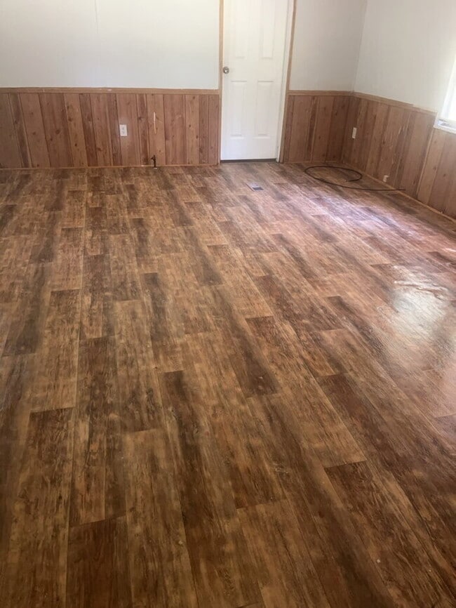 Building Photo - 2 Bedroom 1.5 Bathroom house in Laurens SC