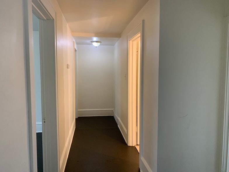 Building Photo - 1005 13th St NE