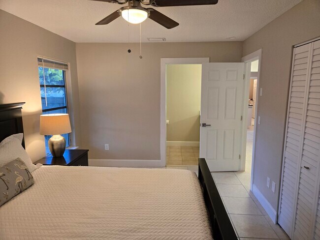 Building Photo - 3957 NW Cinnamon Tree Cir