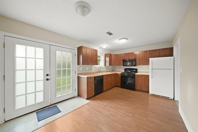 Building Photo - 506 Brendon Park Ln
