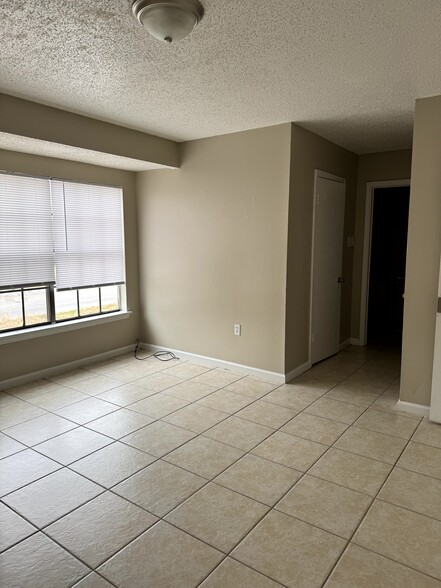 Building Photo - 8007 Jefferson Park Dr