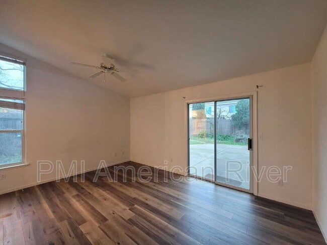 Building Photo - 8695 Misty Ct