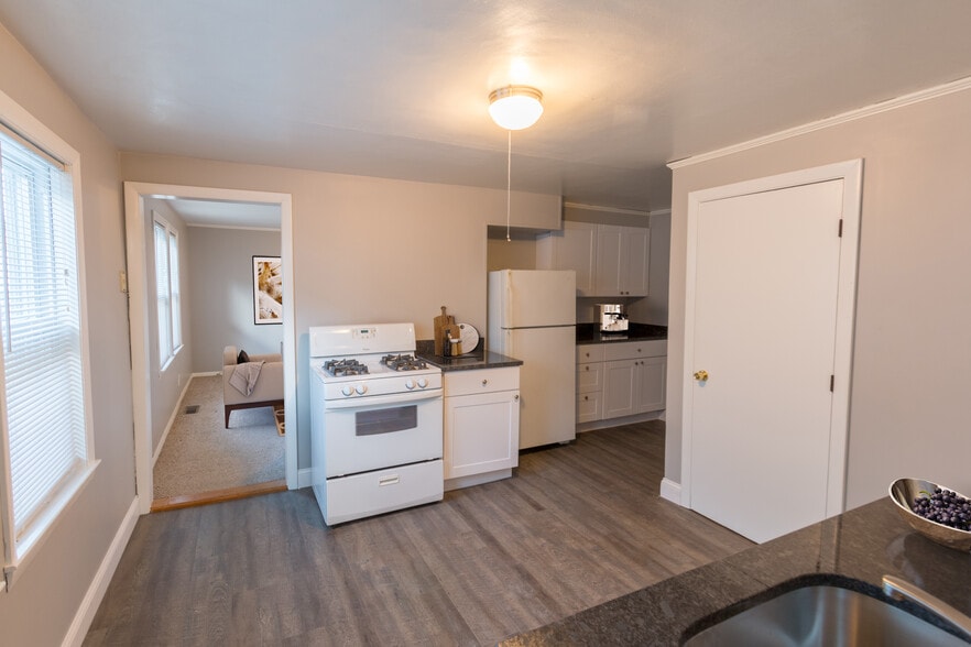 Building Photo - 69 Walnut St