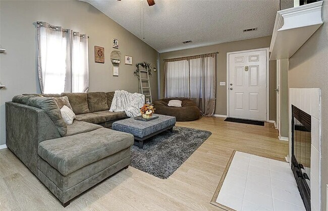 Building Photo - 1701 Signature Dr
