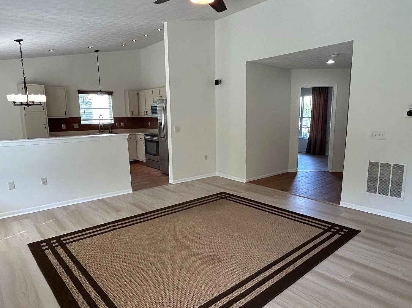 Building Photo - 573 Hearthstone Ct