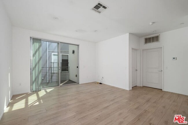 Building Photo - 1183 Crenshaw Blvd