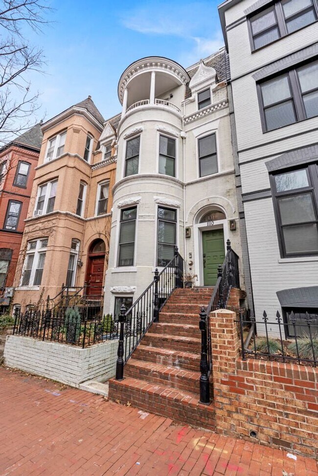 Building Photo - Mt Vernon Square Penthouse Condo