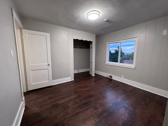 Building Photo - Updated 2BR Townhouse now showing!