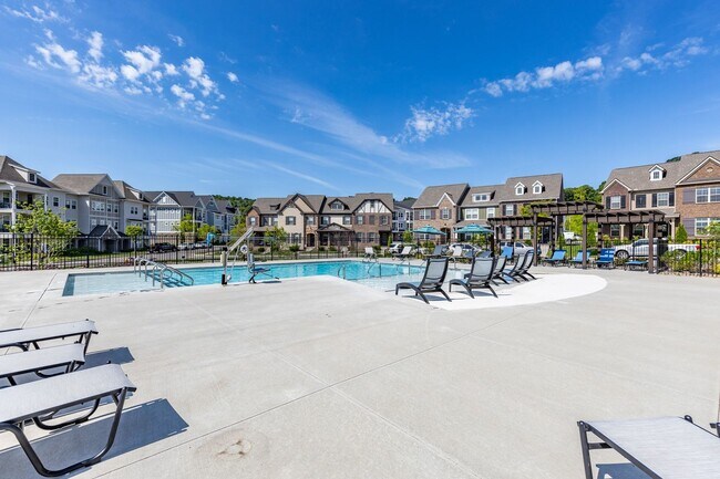 Building Photo - Stunning Condo with Garage space
