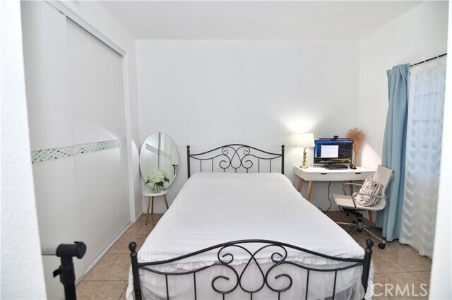 Building Photo - 5 Gaviota