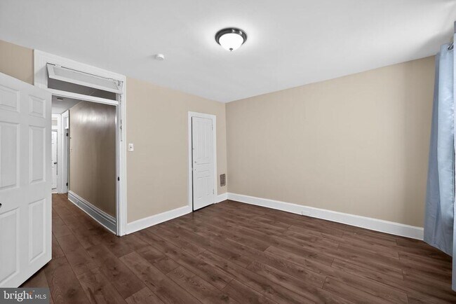 Building Photo - 652 Emerald St