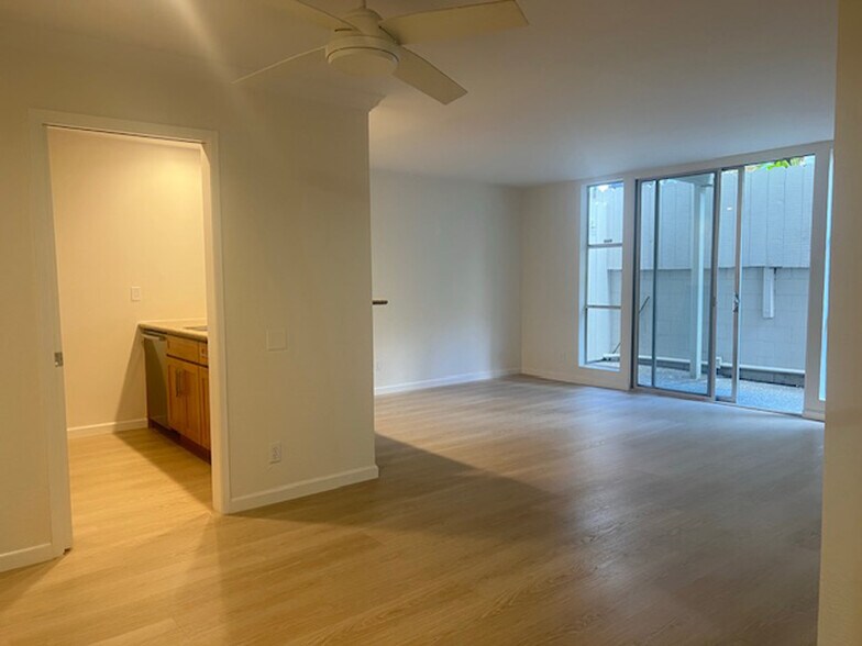 Building Photo - 811 York St