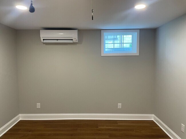 Building Photo - Beautiful Renovated 4 Bedroom Home For Rent With a Large Bonus Room!
