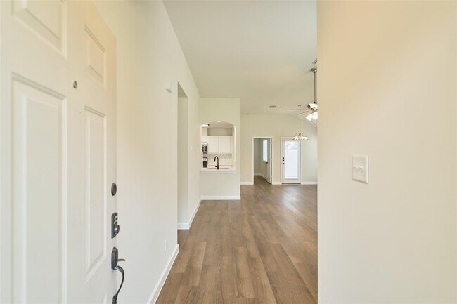 Building Photo - 354 Fantasy Ln