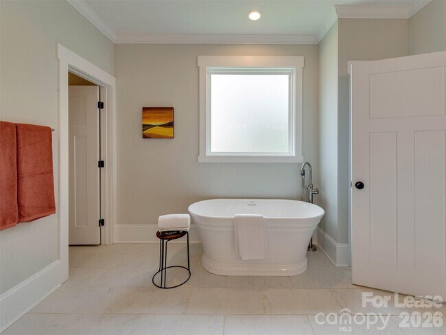 Building Photo - 326 State St