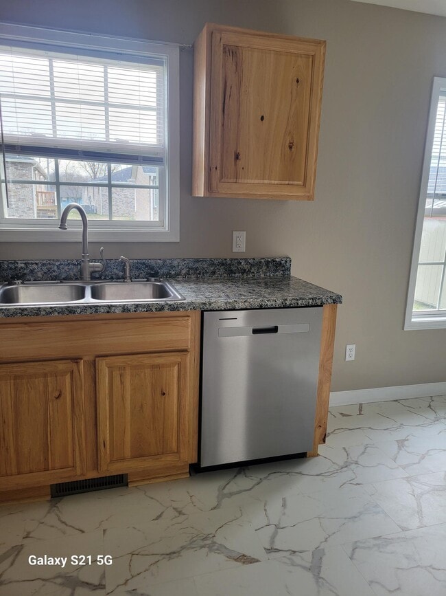 Building Photo - 251 Myrtle Ave