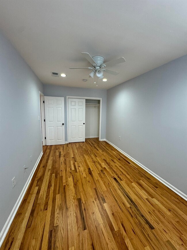 Building Photo - 384 Palisade Ave