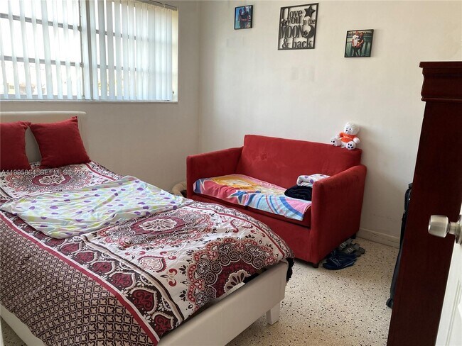 Building Photo - 420 NW 12th Ave