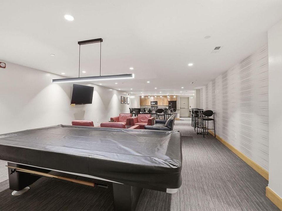 Building Photo - 1550 E Royall Pl