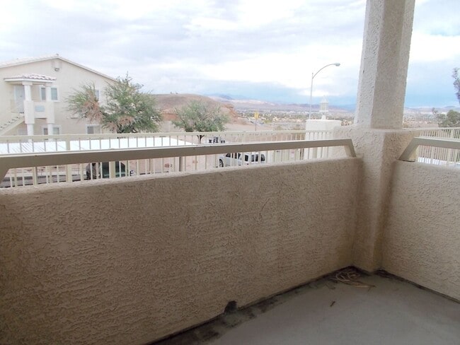 Building Photo - 1825 Cutlass Dr