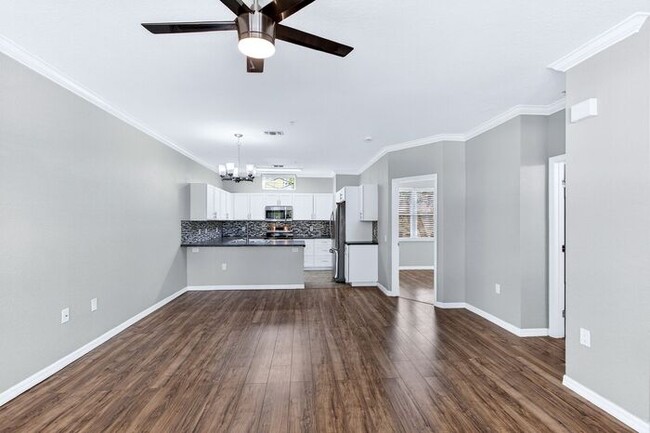 Building Photo - Immaculately updated 3/2.5 Three-Story Maitland Condo in Visconti!