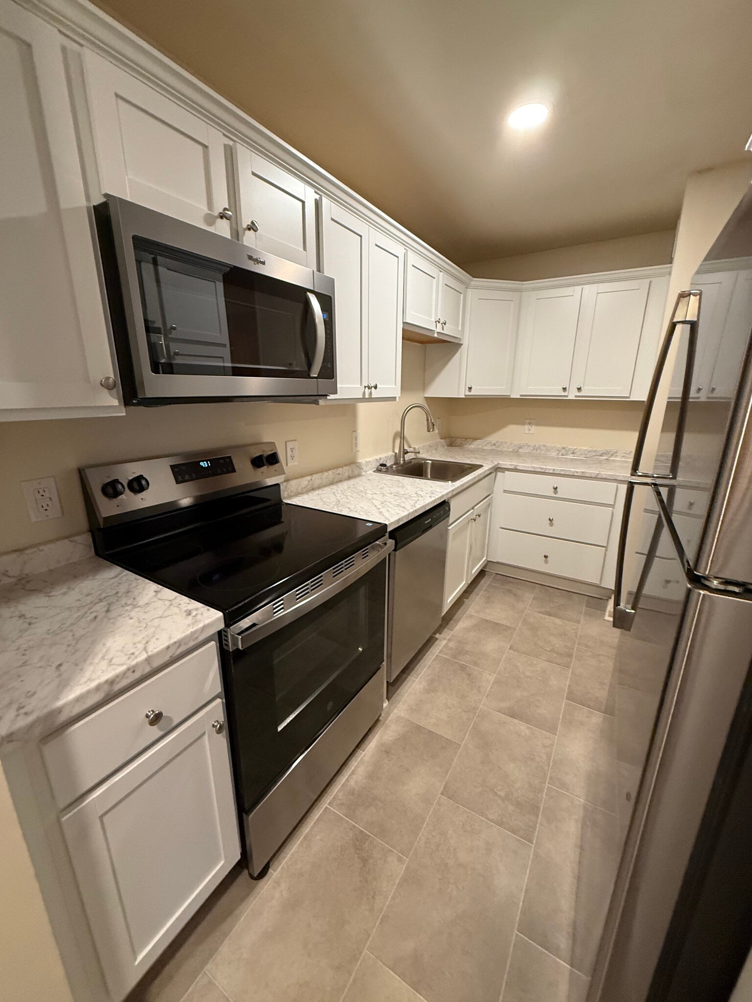 Building Photo - 586 Franklin St