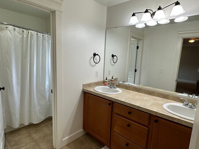 Building Photo - 7731 McKinley Loop NE