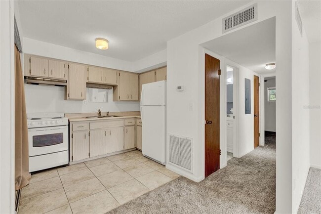 Building Photo - 75 Sunnyside Dr